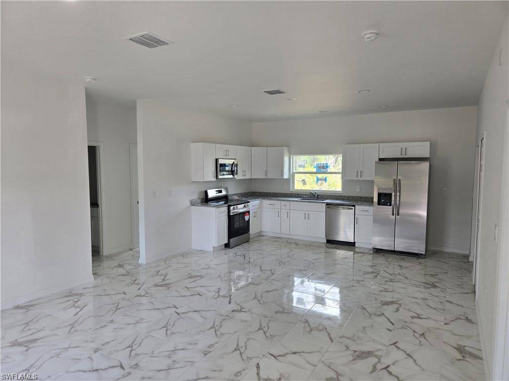 Lehigh Acres, FL 33972,612 Kleinart DR