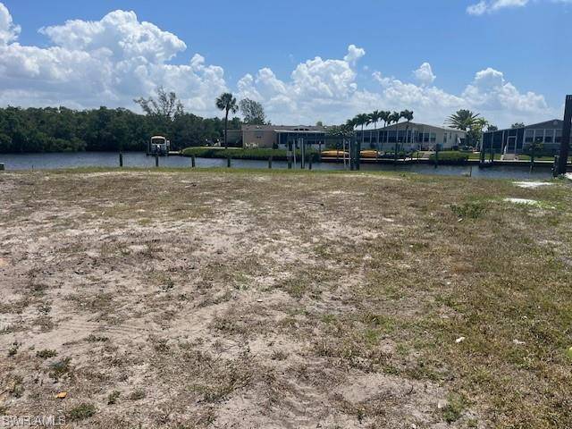 North Fort Myers, FL 33917,5537 Sir Walter WAY