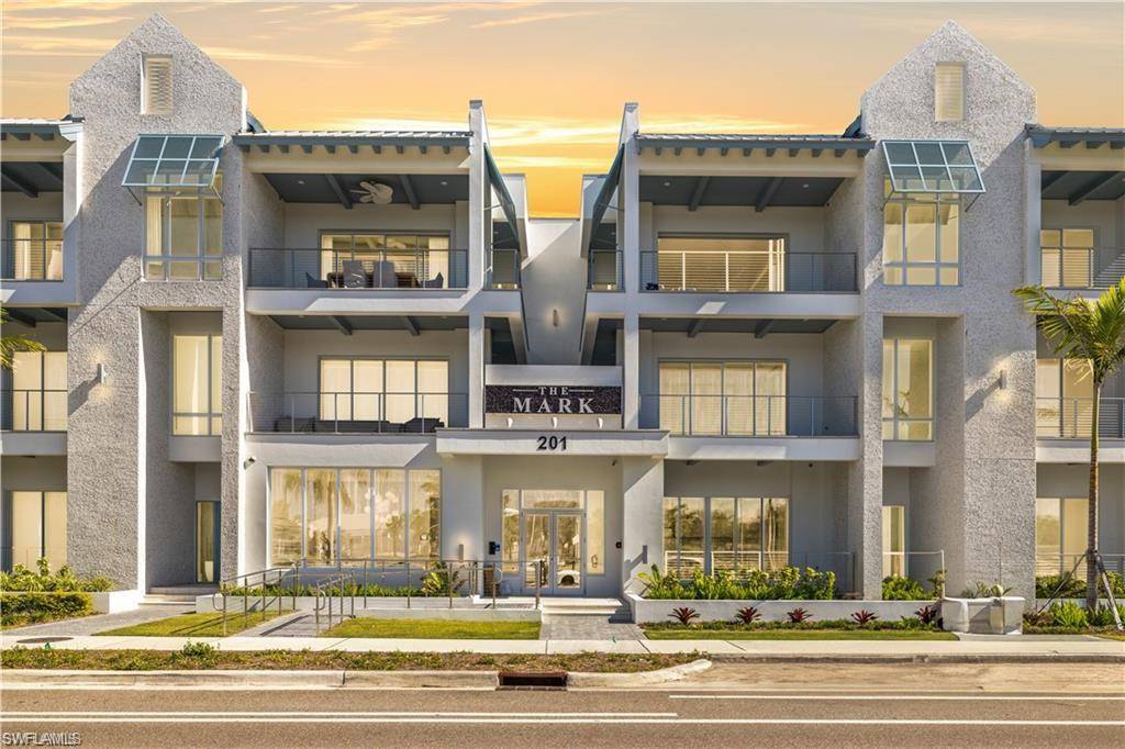 Naples, FL 34113,201 8th St S #104