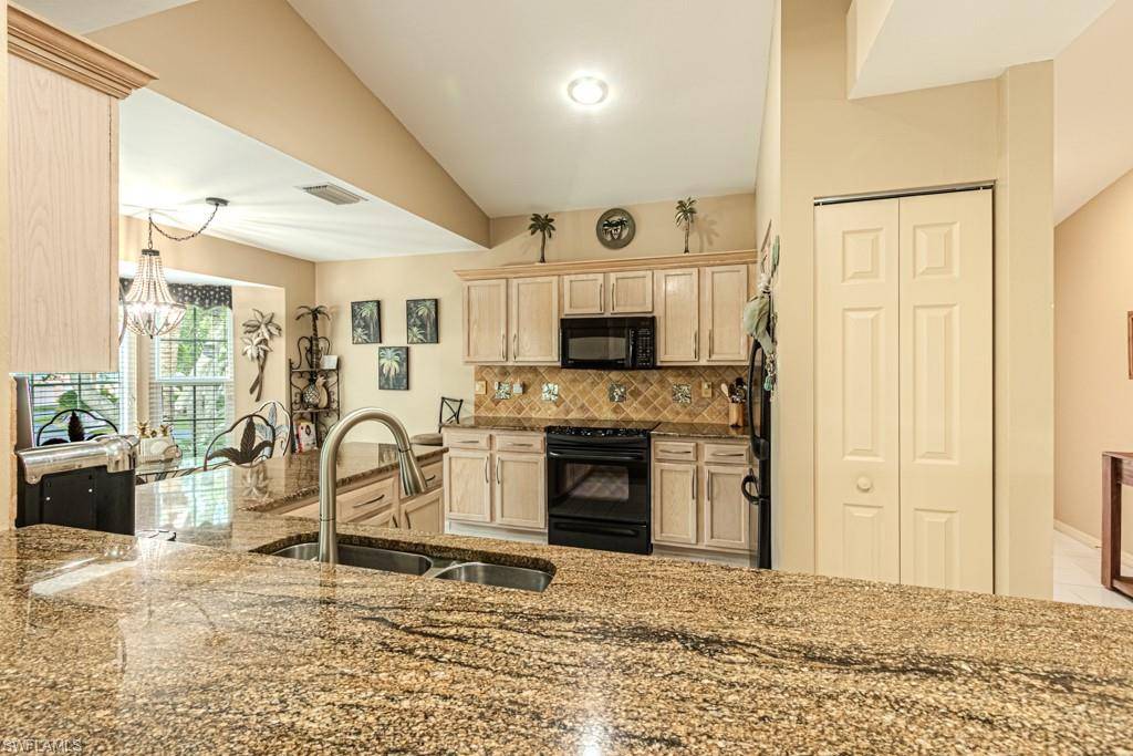 Naples, FL 34110,736 Wiggins Lake DR #202