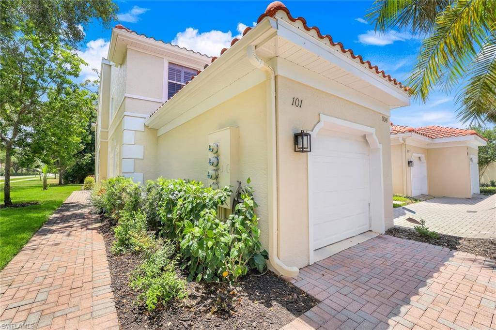 Naples, FL 34104,994 Eastham WAY #V101