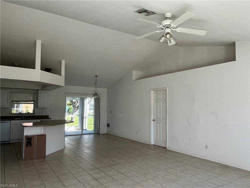 Cape Coral, FL 33990,209 SE 19th LN