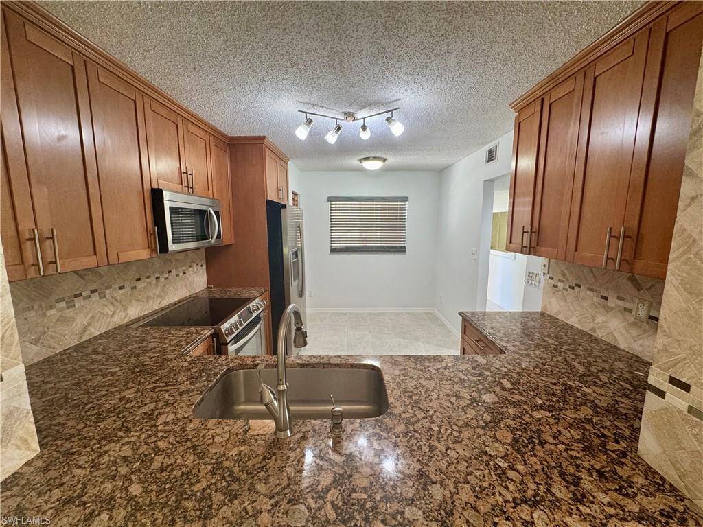 Naples, FL 34104,661 Squire CIR #101
