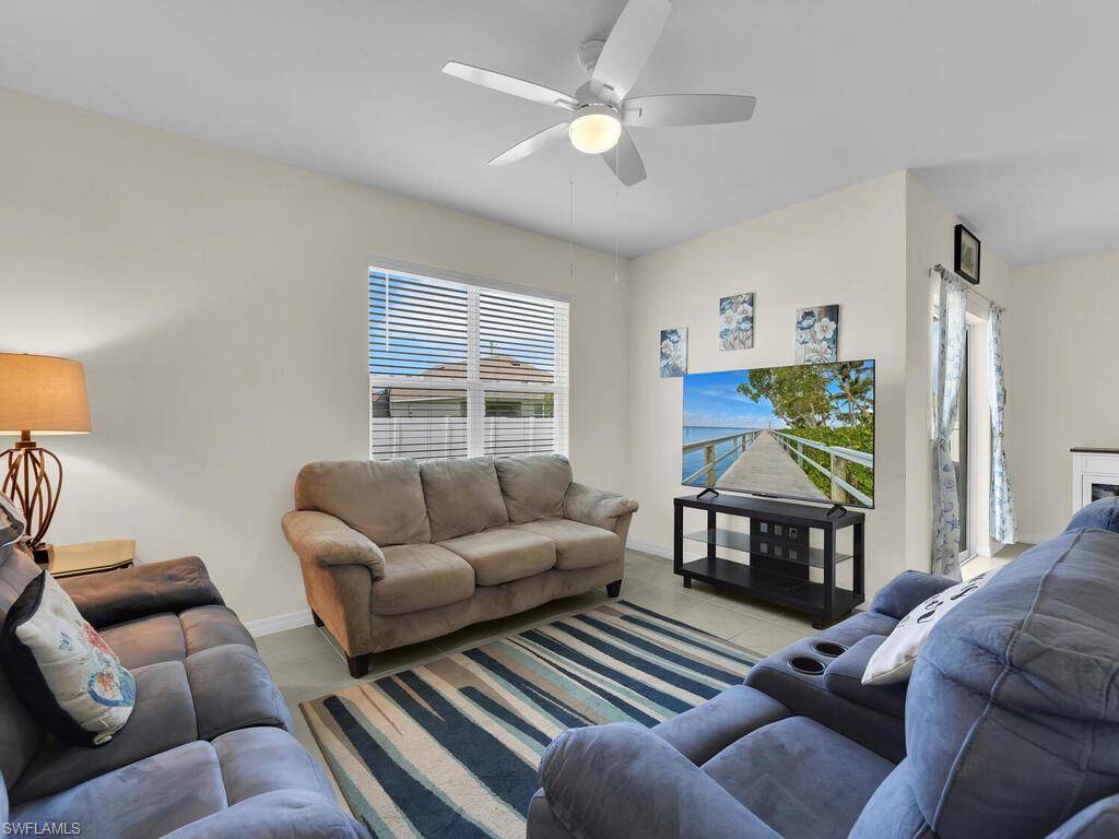 Cape Coral, FL 33991,328 SW 24th PL