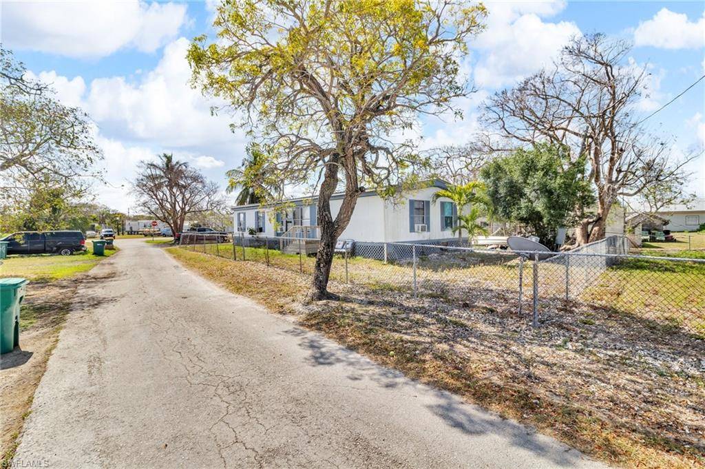 Chokoloskee, FL 34138,1160 Rewis DR