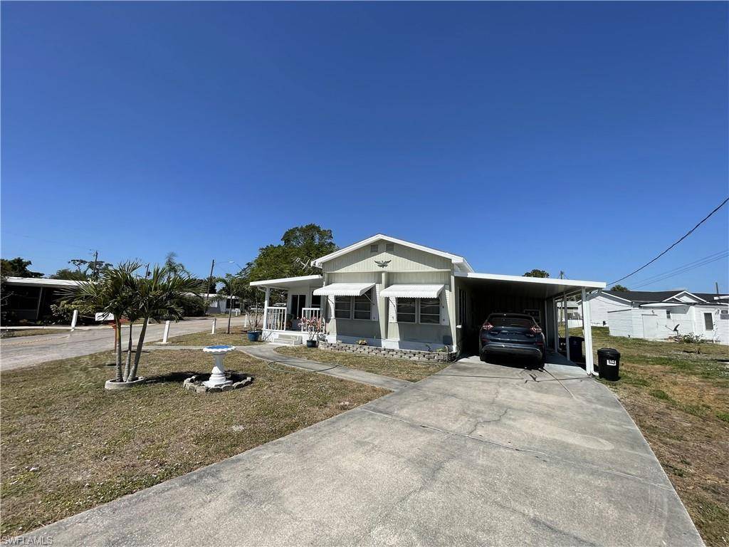 North Fort Myers, FL 33917,123 Flame LN