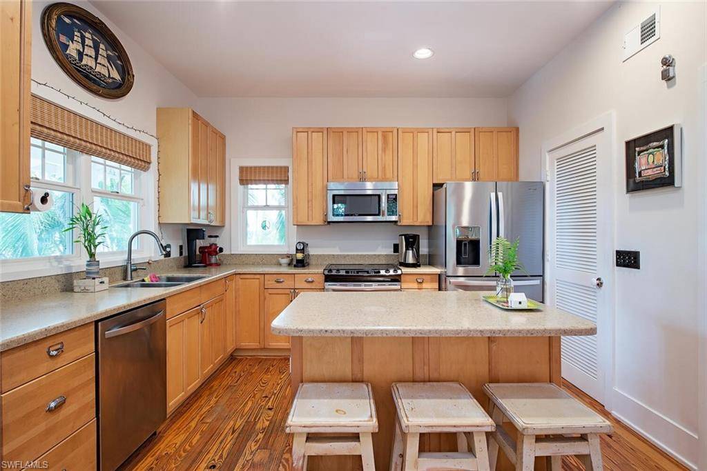 Naples, FL 34102,756 8th AVE S