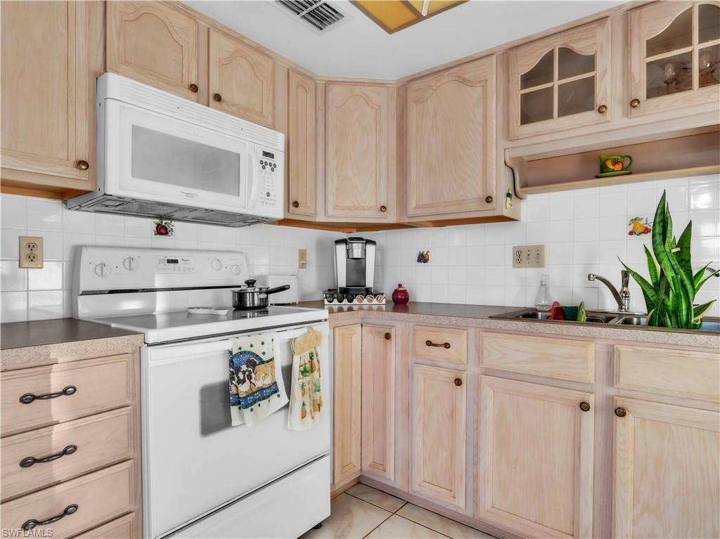Cape Coral, FL 33904,3903 SE 11th AVE #107