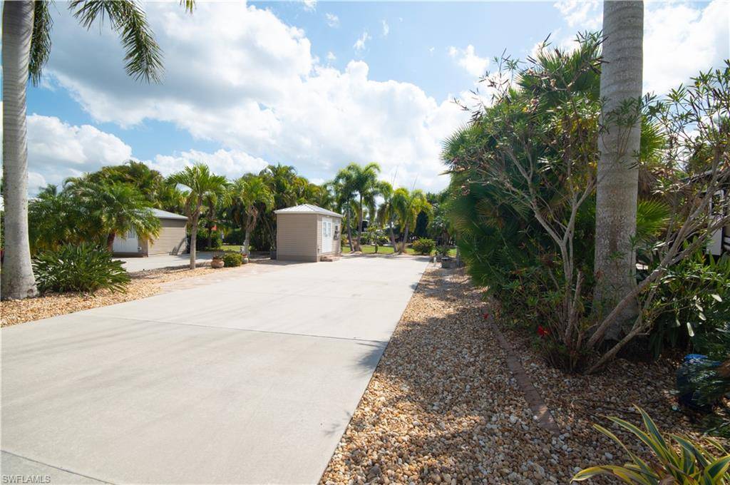 Fort Myers, FL 33905,10216 Yellowtop TRL