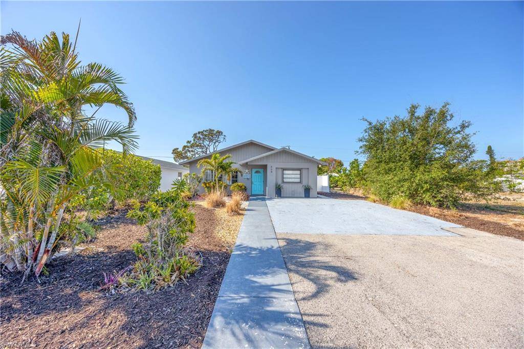 Naples, FL 34108,668 94th AVE N