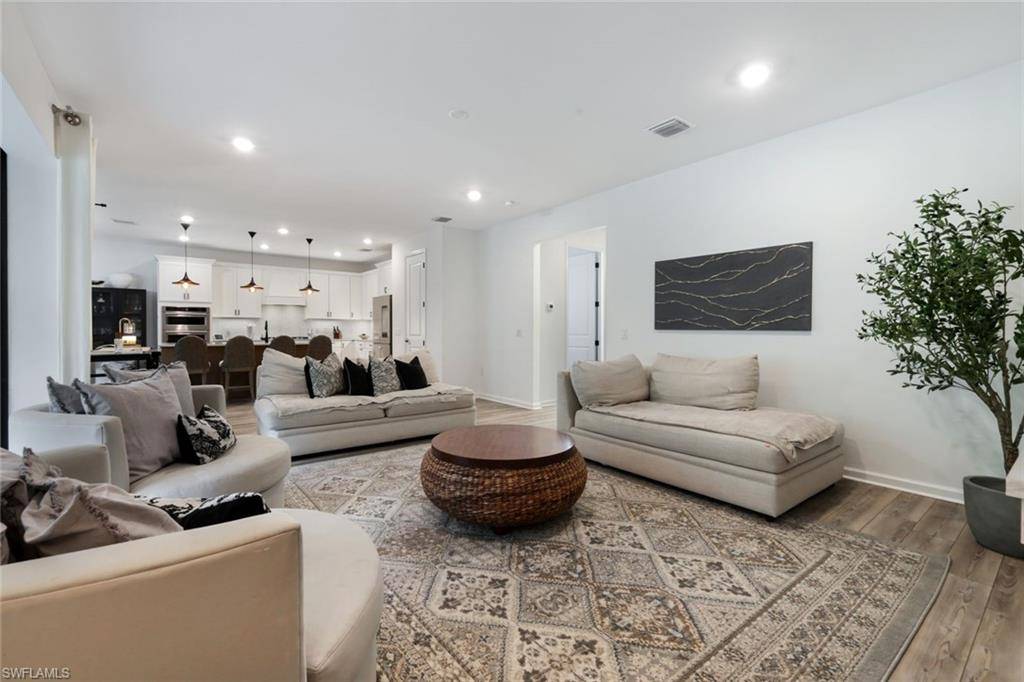 Naples, FL 34120,10427 VENTANA LN