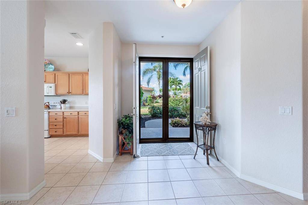 Naples, FL 34112,4620 WINGED FOOT CT #104