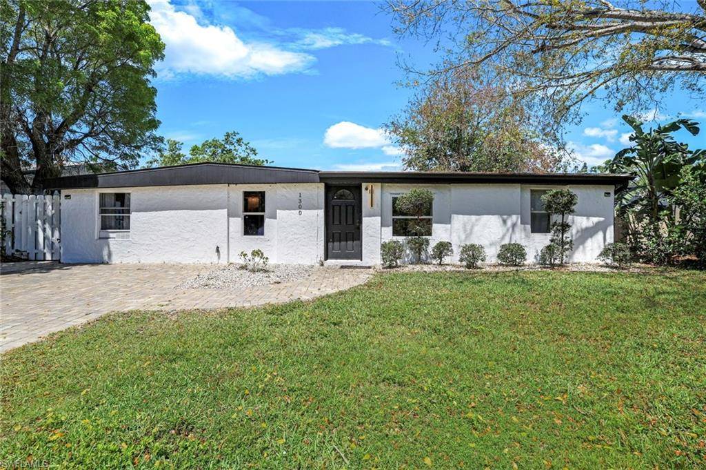 Naples, FL 34104,1300 Pine ST