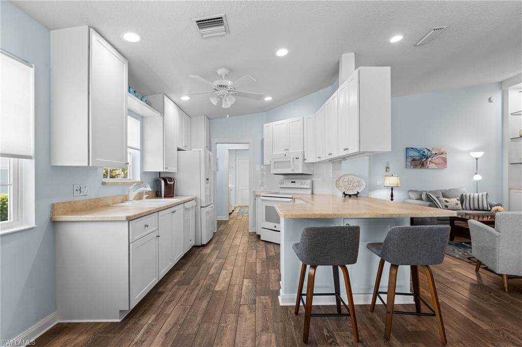 Naples, FL 34119,4296 Redonda LN