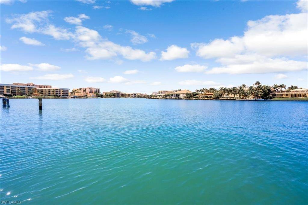 Naples, FL 34103,333 Harbour DR #201