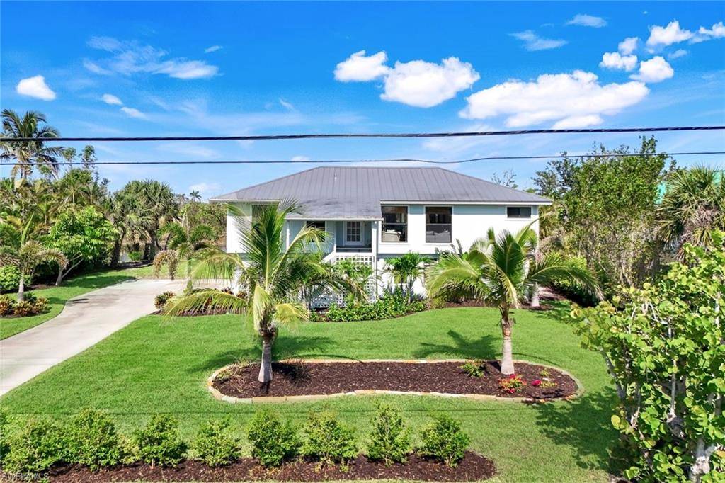 Sanibel, FL 33957,647 Rabbit RD
