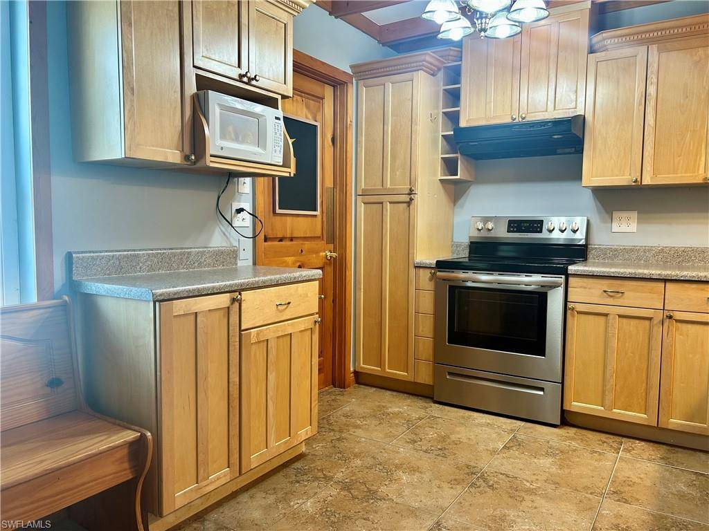 Cape Coral, FL 33909,652 NE 15th CT