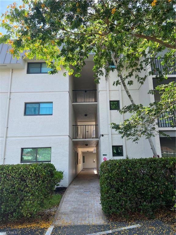 Naples, FL 34103,788 Park Shore DR #B14