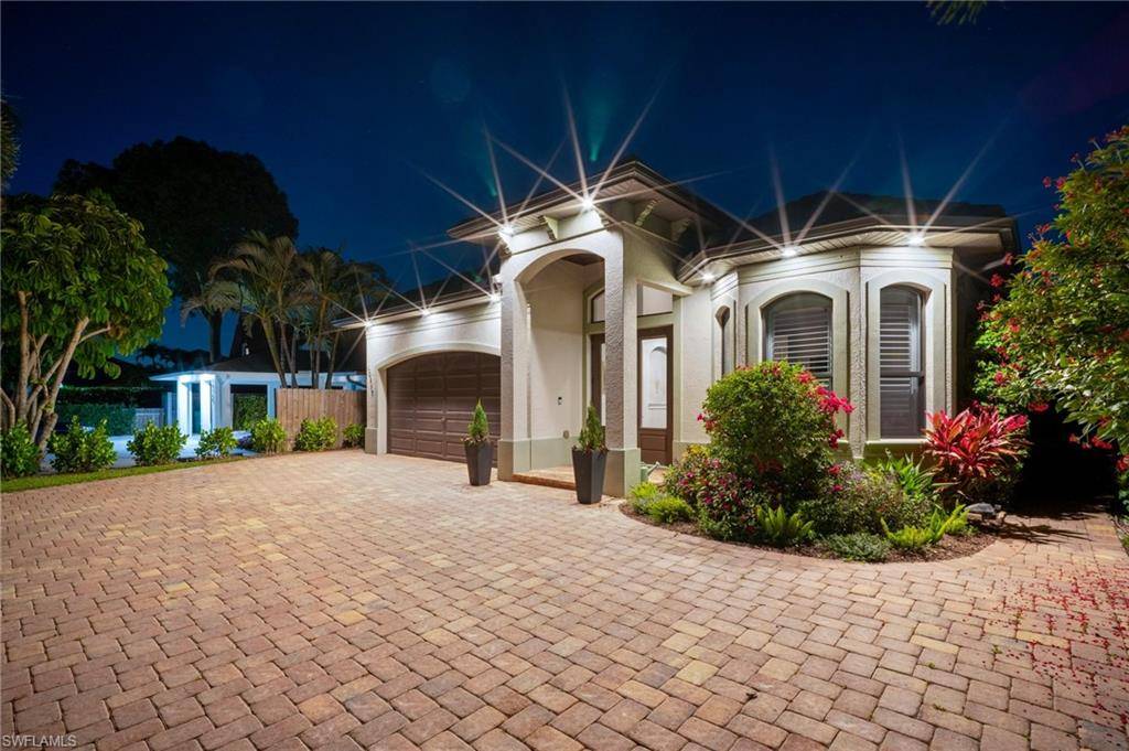 Naples, FL 34108,10340 Vanderbilt DR