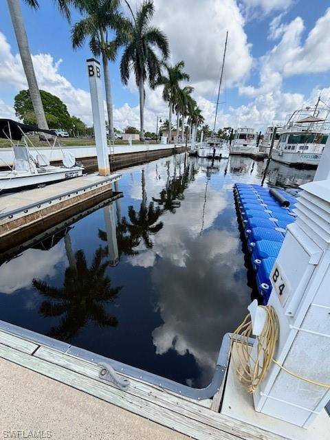 Naples, FL 34114,525 Newport DR