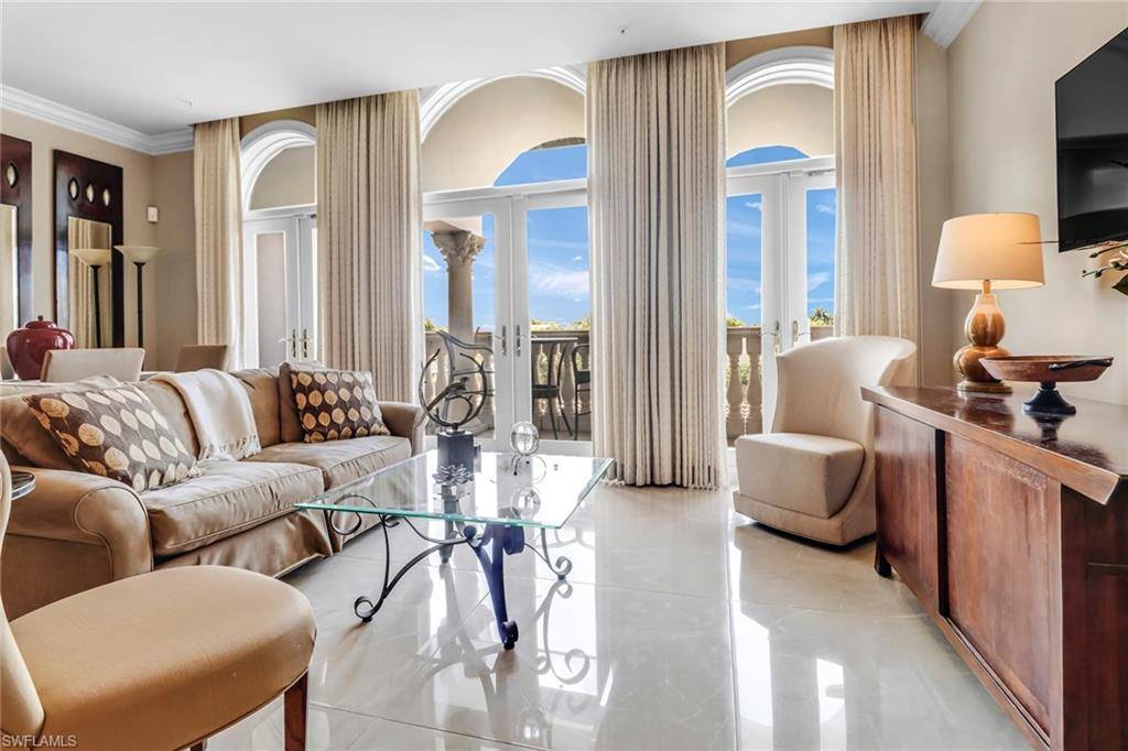 Naples, FL 34102,900 5th AVE S #302