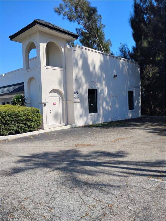 North Fort Myers, FL 33903,1621 N Tamiami TRL #6