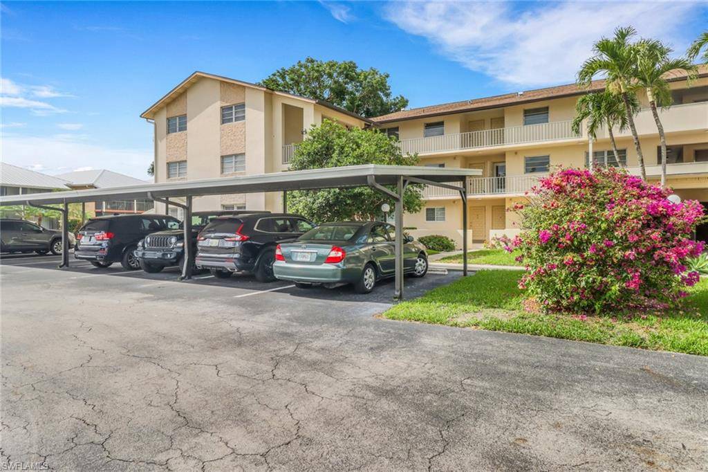 Naples, FL 34110,1020 Palm View DR #C203