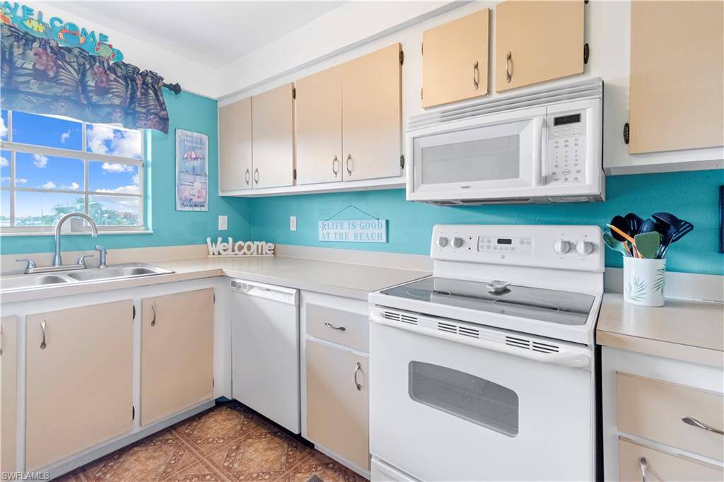 North Fort Myers, FL 33917,7013 New Post DR #7
