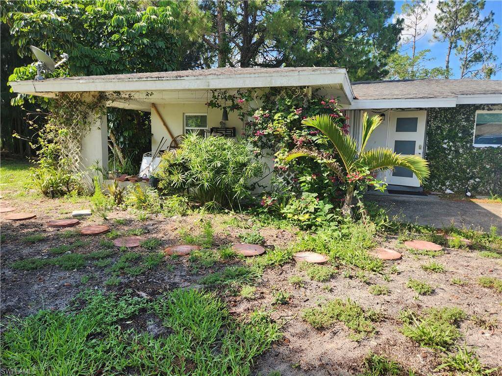 Alva, FL 33920,2206 Wyandotte AVE