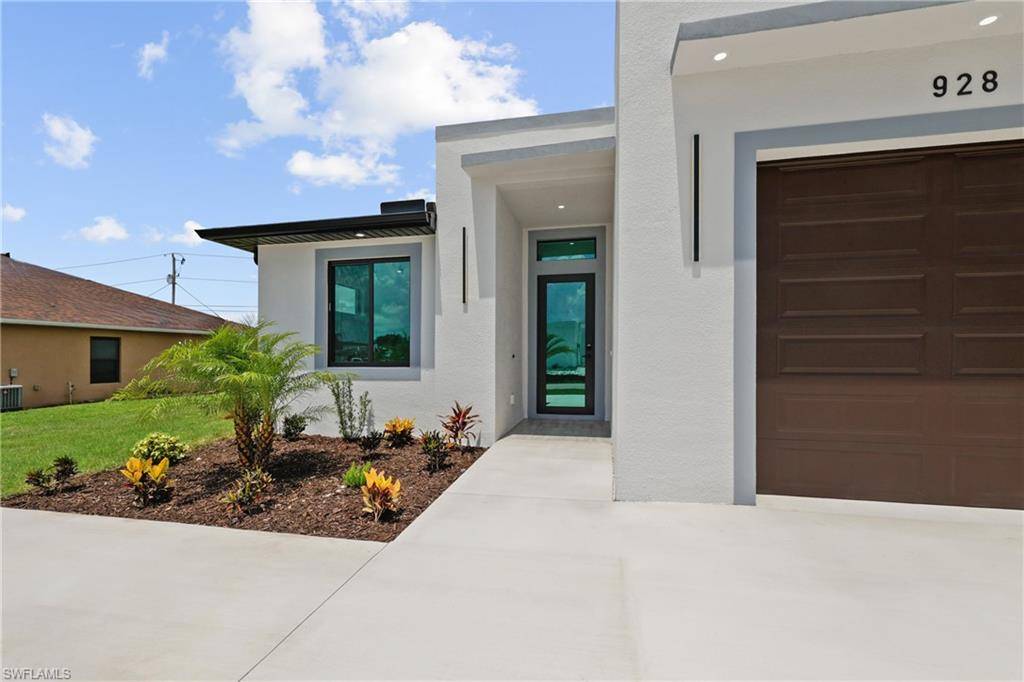 Cape Coral, FL 33909,928 NE 8th PL