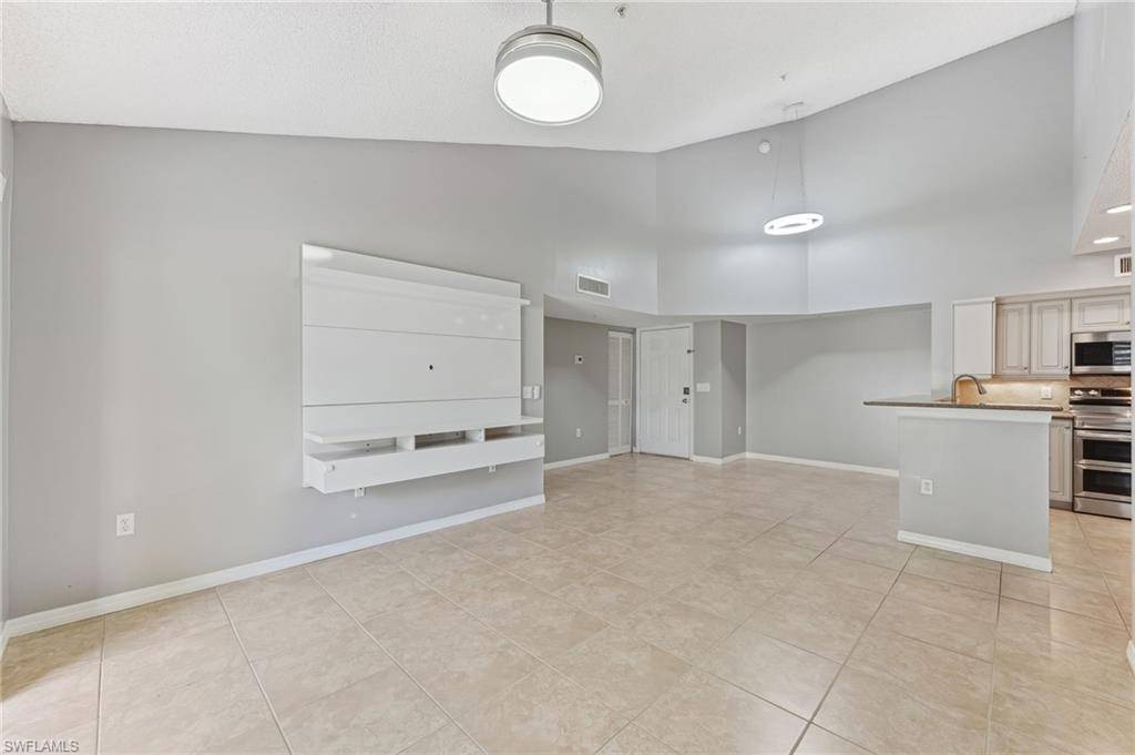 Naples, FL 34104,1210 Wildwood Lakes BLVD #304
