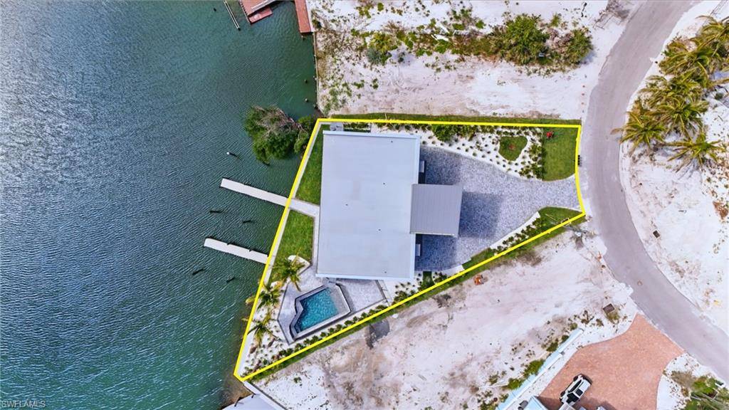 Fort Myers Beach, FL 33931,855 Lagoon ST #3