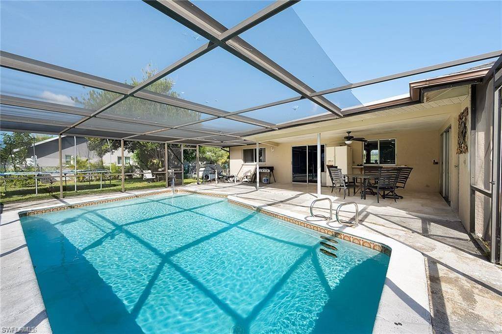 Cape Coral, FL 33990,920 SE 23rd ST