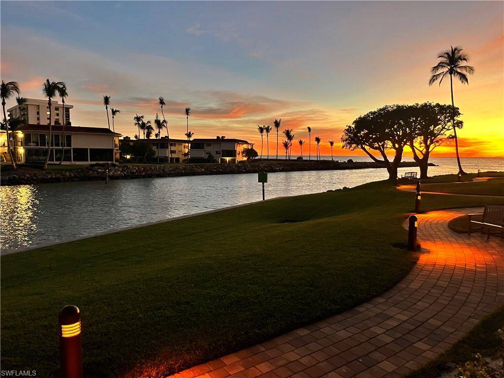 Naples, FL 34103,2301 Gulf Shore BLVD N #114