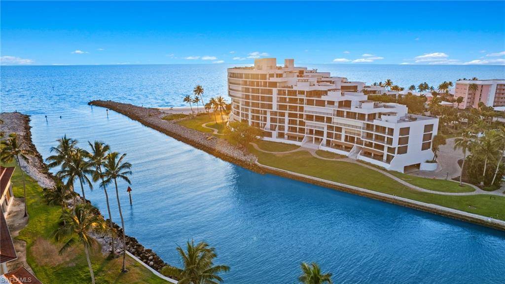 Naples, FL 34103,2301 Gulf Shore BLVD N #114