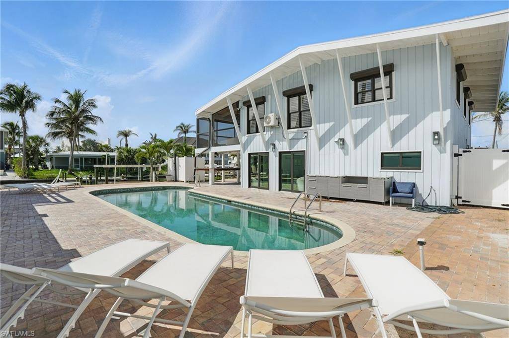 Fort Myers Beach, FL 33931,370 Bayland RD