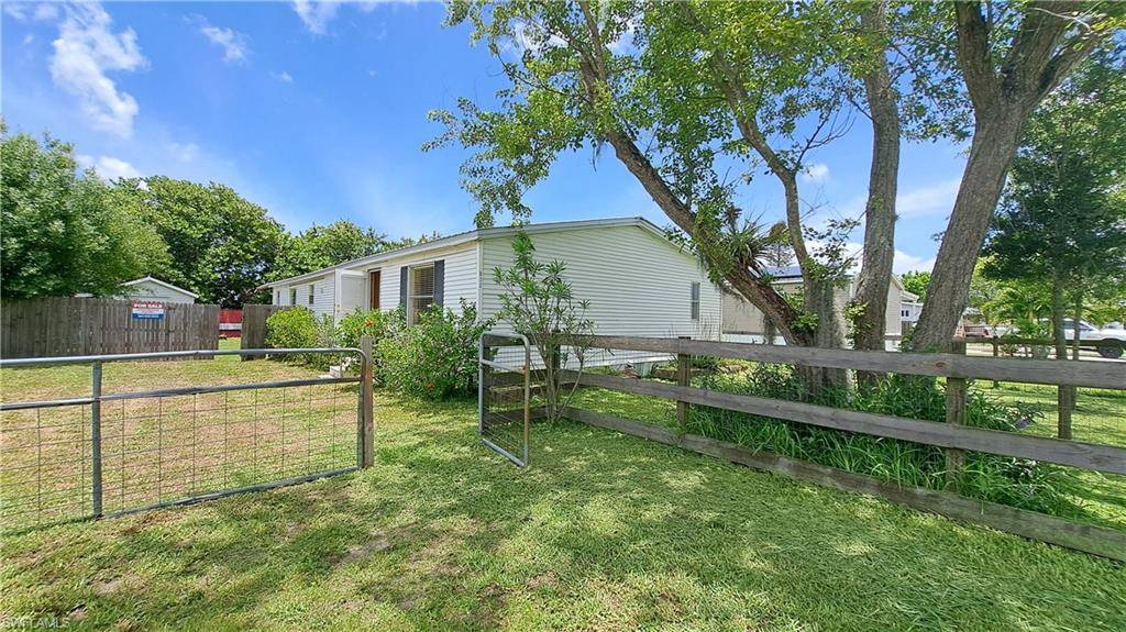 Clewiston, FL 33440,832 Redish CIR