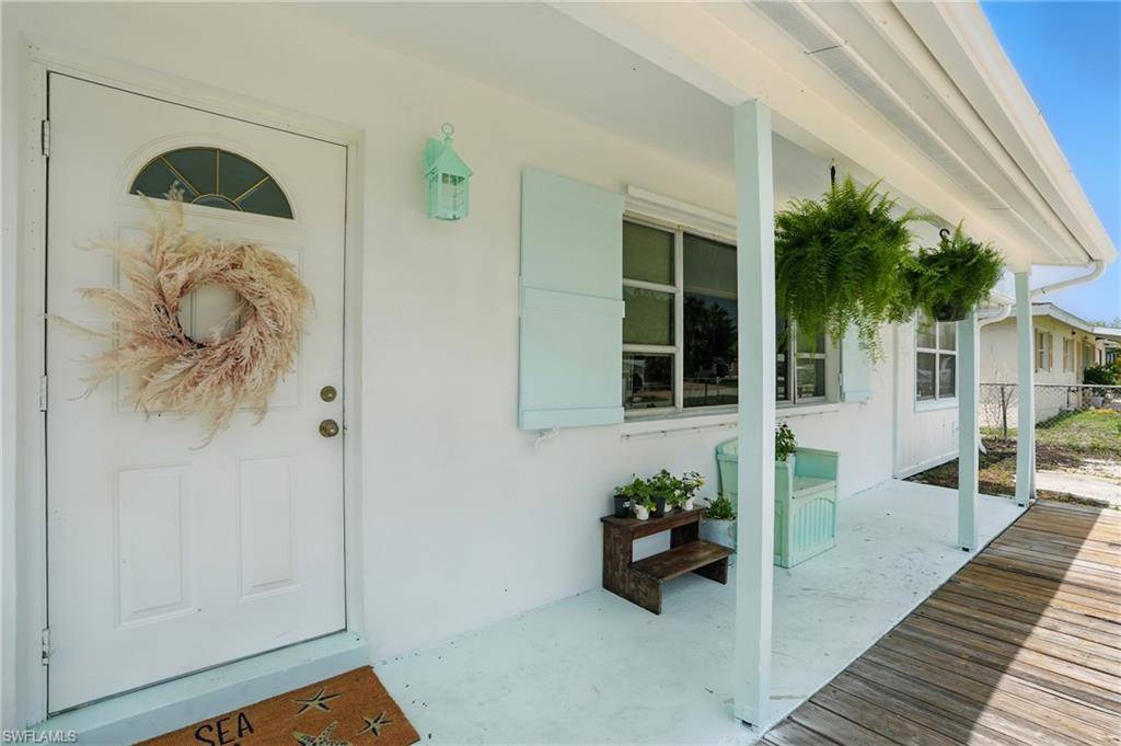 Naples, FL 34104,4011 Coconut CIR S