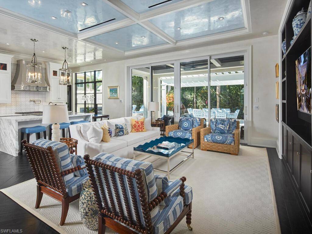 Naples, FL 34102,167 4th ST N