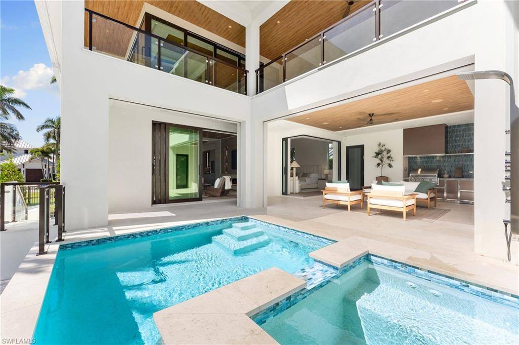 Naples, FL 34102,581 14th AVE S