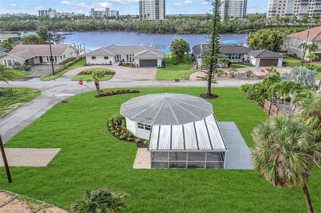 Fort Myers Beach, FL 33931,190 Tarpon RD