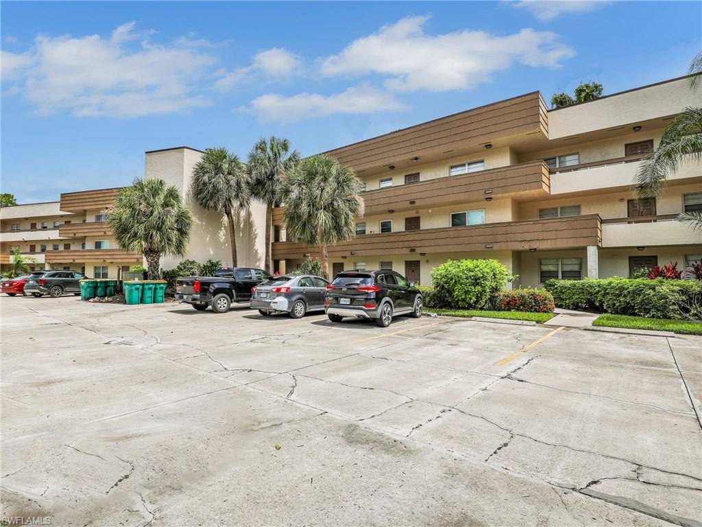 Naples, FL 34105,499 Forest Lakes BLVD #207