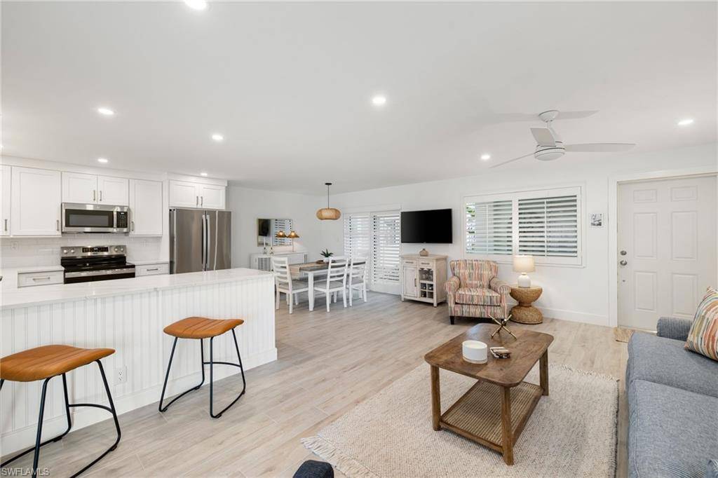 Naples, FL 34102,1950 Gulf Shore BLVD N #114
