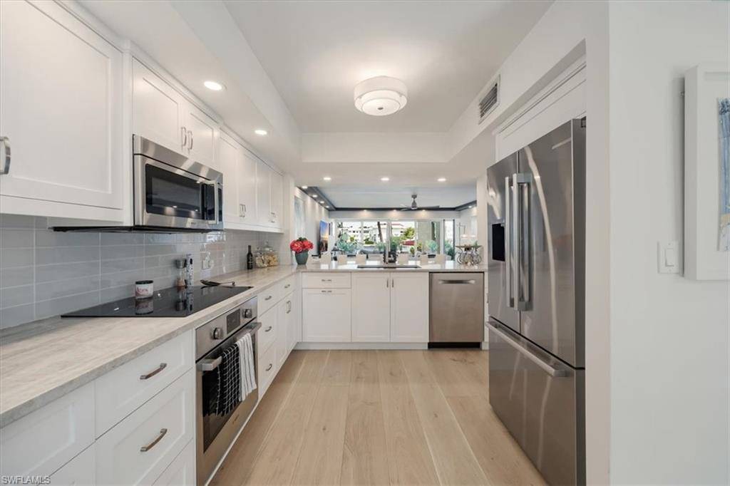 Naples, FL 34102,800 River Point DR #212
