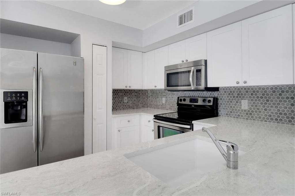 Naples, FL 34104,1210 Wildwood Lakes BLVD #207