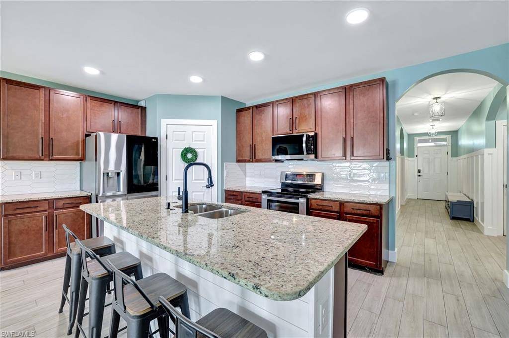 Naples, FL 34104,692 Hadley ST E