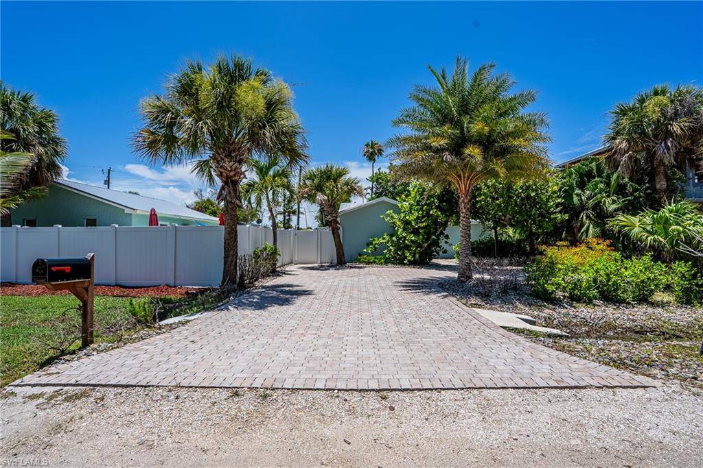 Sanibel, FL 33957,531 Birdsong PL