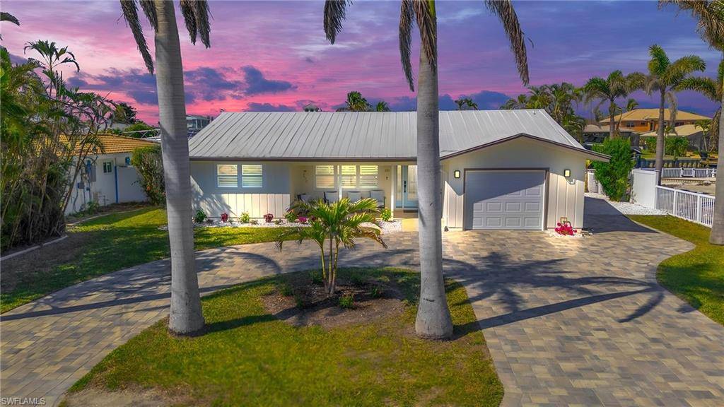 Fort Myers Beach, FL 33931,221 Ibis ST