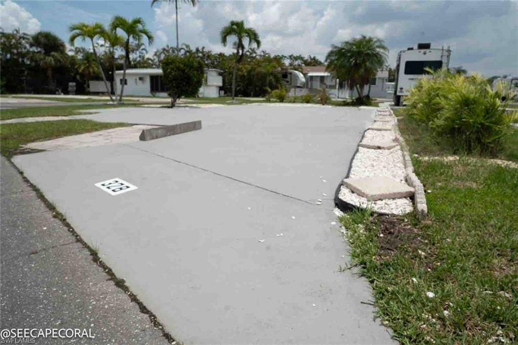 Fort Myers, FL 33908,19681 #328 Summerlin RD