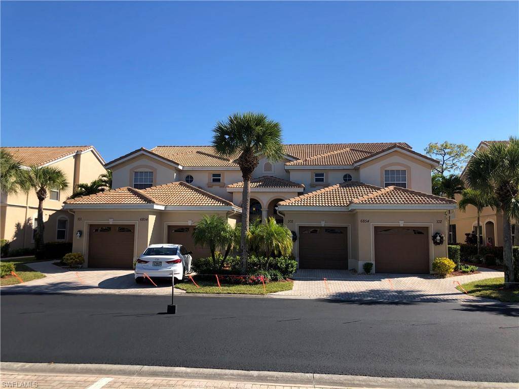 Naples, FL 34104,6854 STERLING GREENS DR #201